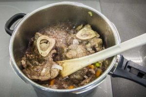rabo de toro desmigado glaseado con rosti de patata | carnes