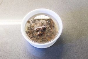 saquitos de morcilla pera confitada y uvas pasas | aperitivos